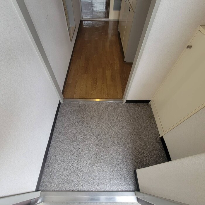 物件内観写真13　(玄関)