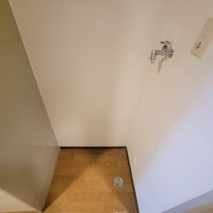 物件内観写真16　(洗濯機置場)