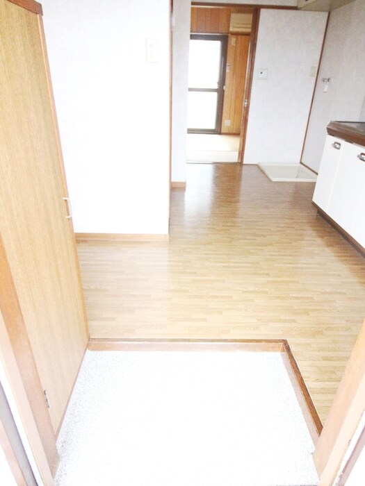 物件内観写真15　(玄関)