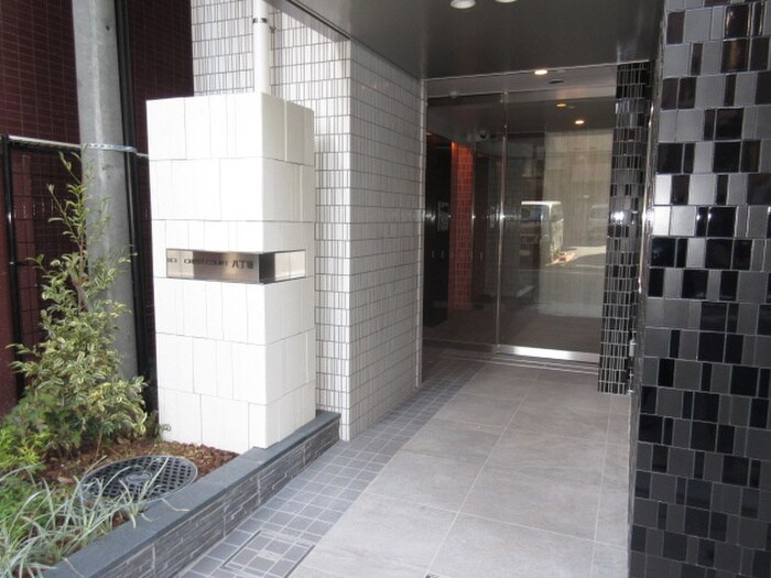 物件外観写真3　(エントランス部分)