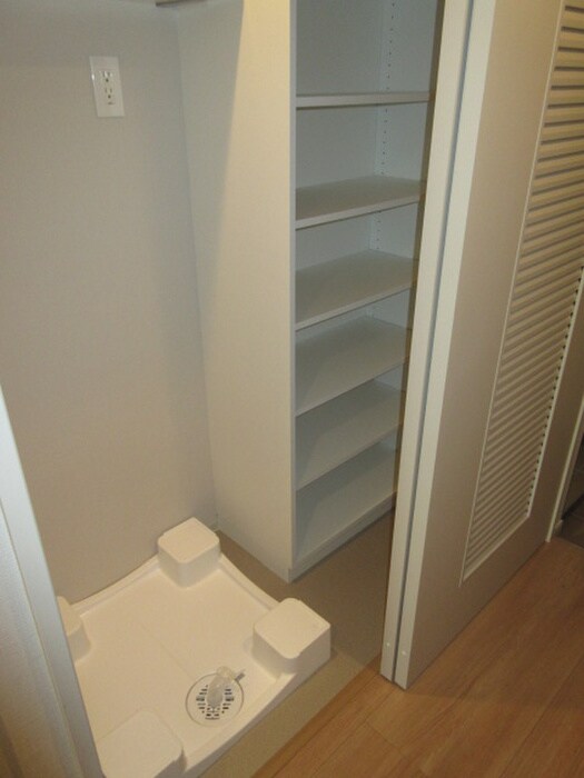 物件内観写真13　(洗濯機置場)