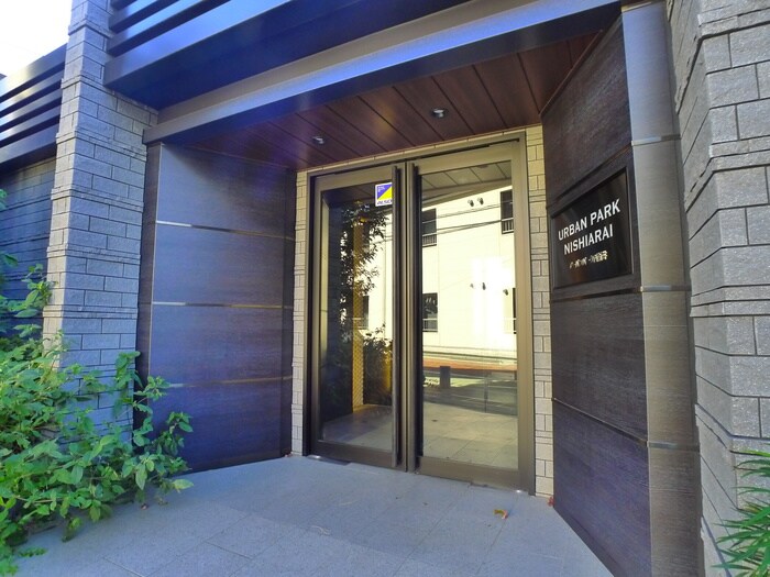 物件外観写真2　(エントランス部分)