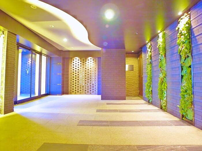 物件外観写真3　(エントランス部分)