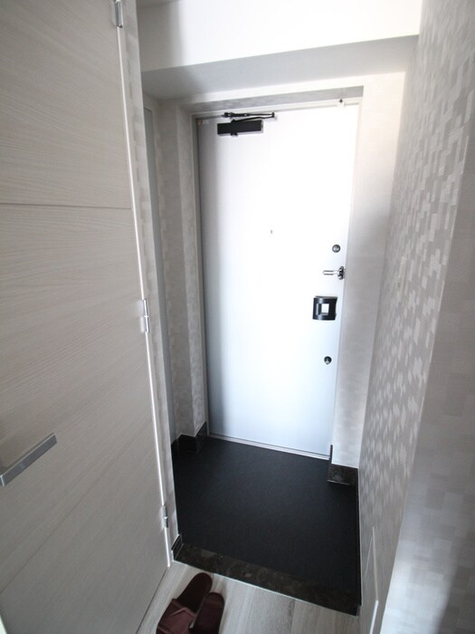 物件内観写真16　(玄関)