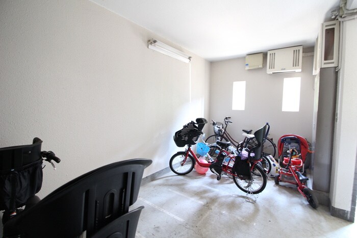 物件外観写真5　(駐輪場)