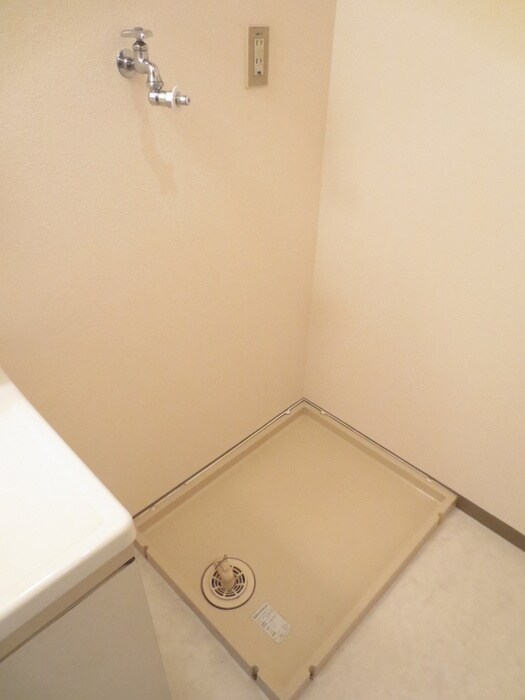 物件内観写真11　(洗濯機置場)