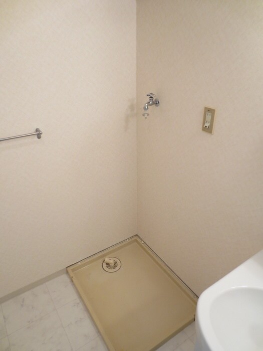 物件内観写真15　(洗濯機置場)