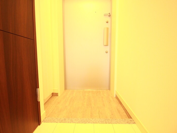 物件内観写真16　(玄関)