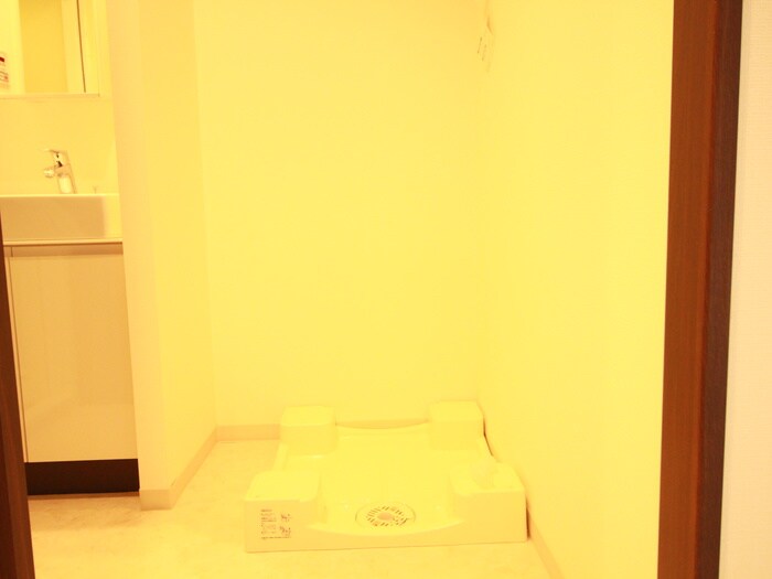 物件内観写真18　(洗濯機置場)