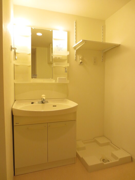 物件内観写真14　(洗濯機置場)