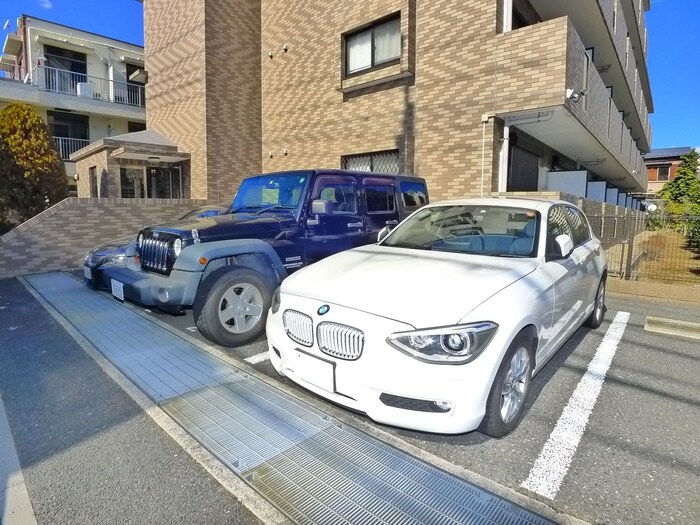 物件外観写真4　(駐車場)