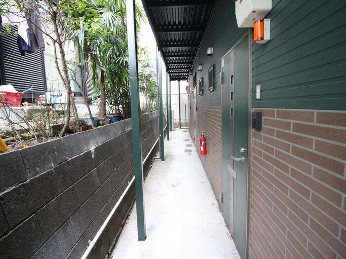 物件外観写真5　(エントランス部分)