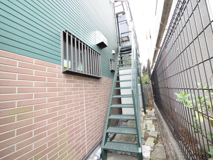 物件外観写真6　(エントランス部分)