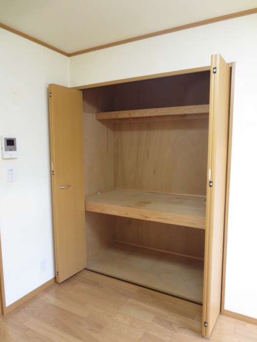 物件内観写真10　(収納)