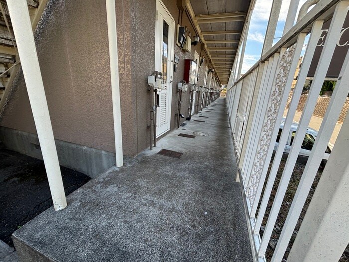 物件外観写真5　(エントランス部分)