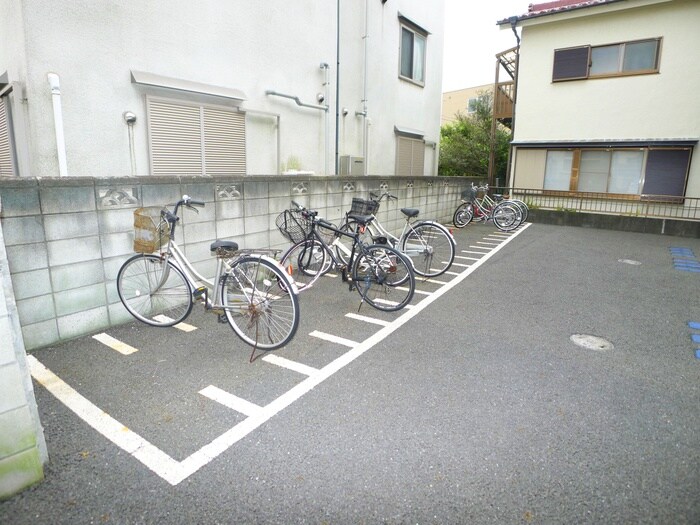 物件外観写真3　(駐輪場)
