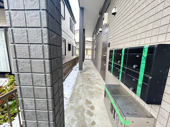 物件外観写真5　(エントランス部分)