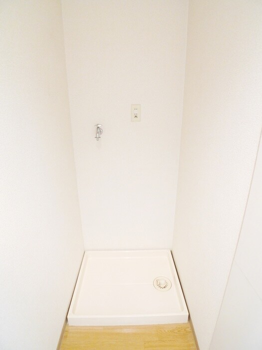 物件内観写真12　(洗濯機置場)