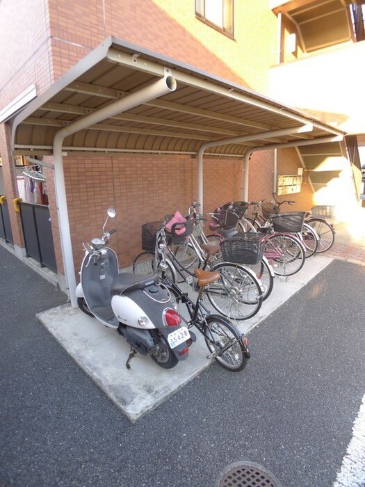 物件外観写真2　(駐輪場)