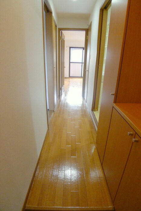 物件内観写真4　(玄関)