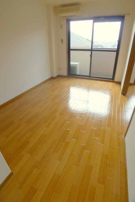 物件内観写真13　(室内からの展望)