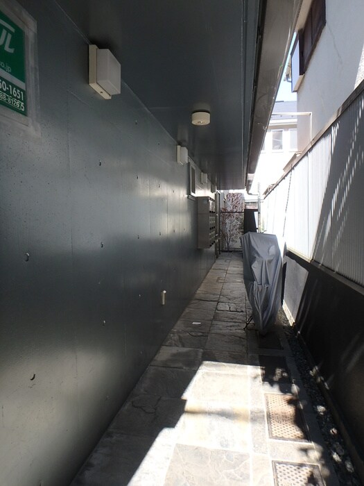 物件外観写真5　(エントランス部分)