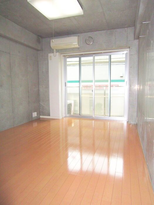 物件内観写真10　(室内からの展望)