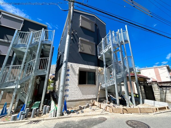 建築中