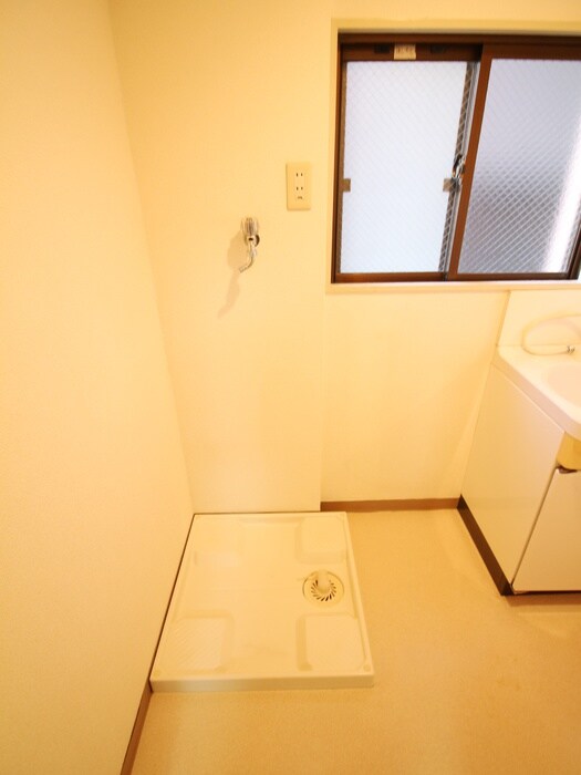 物件内観写真13　(洗濯機置場)