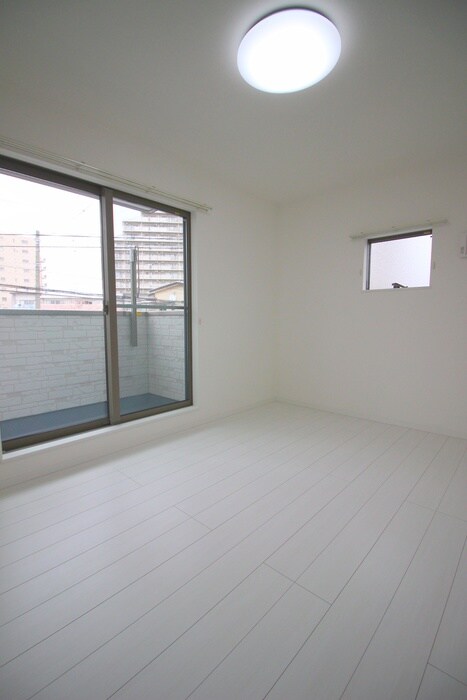 物件内観写真5　(室内からの展望)