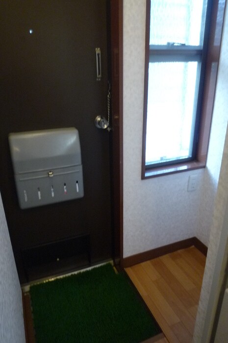 物件内観写真7　(玄関)