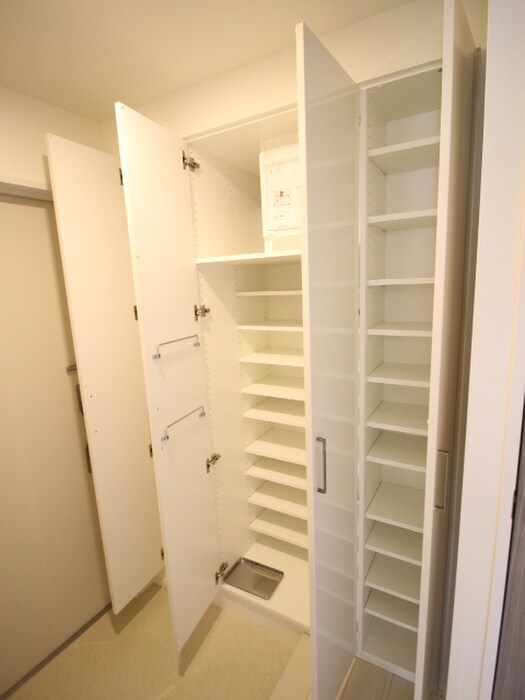 物件内観写真8　(靴箱)