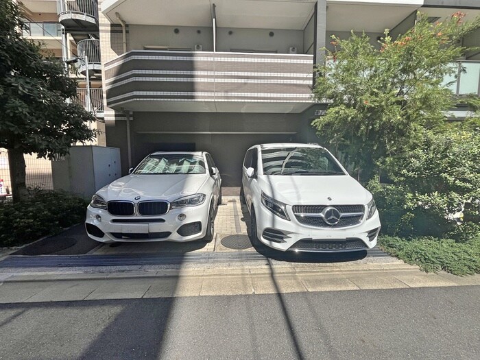 物件外観写真5　(駐車場)