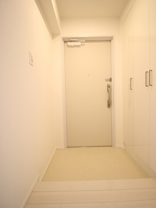 物件内観写真16　(玄関)