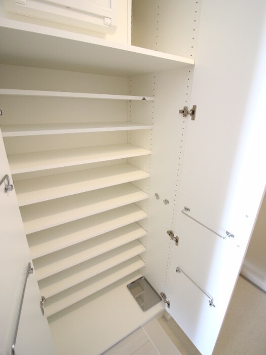 物件内観写真16　(靴箱)