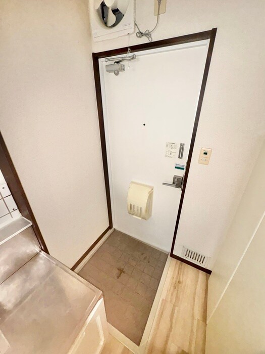 物件内観写真11　(玄関)