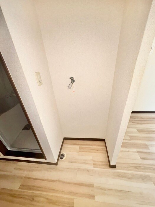 物件内観写真18　(洗濯機置場)