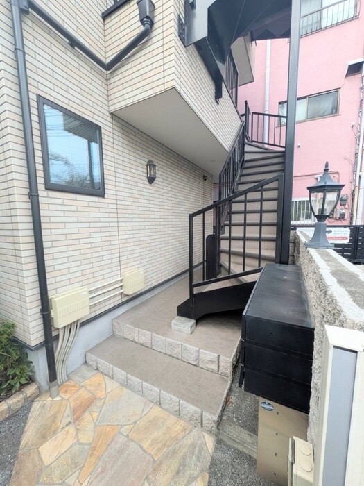 物件外観写真4　(エントランス部分)