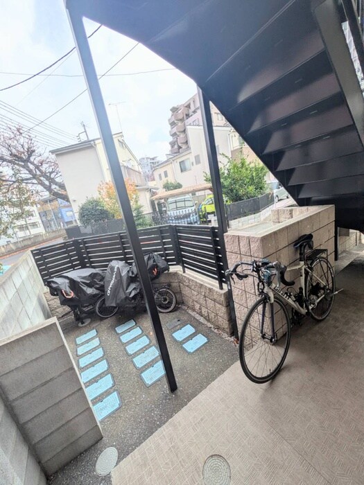 物件外観写真5　(駐輪場)