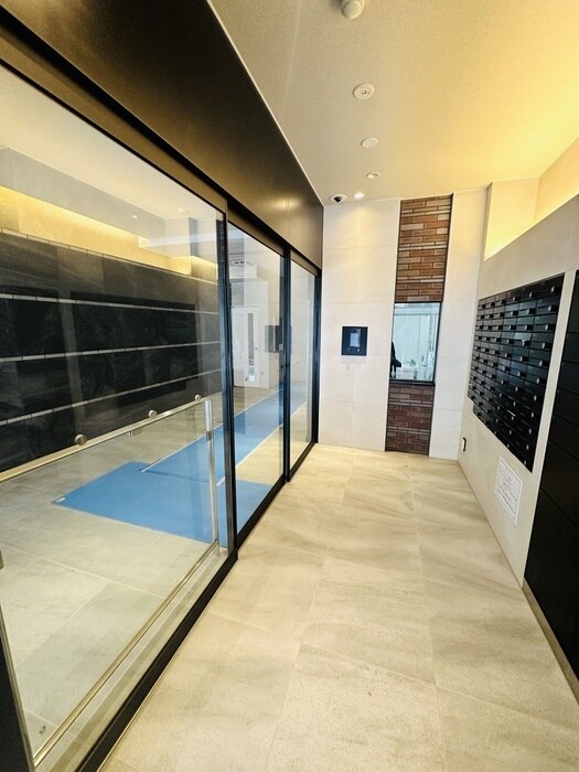 物件外観写真5　(エントランス部分)