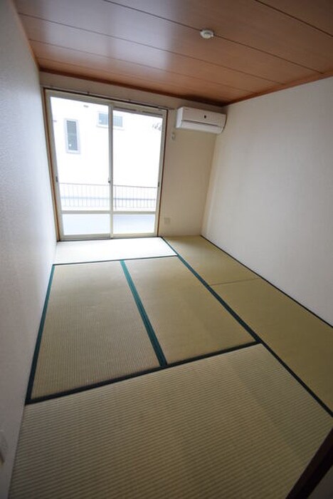 物件内観写真8　(室内からの展望)