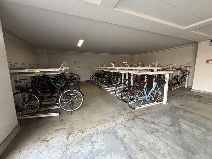 物件外観写真4　(駐輪場)