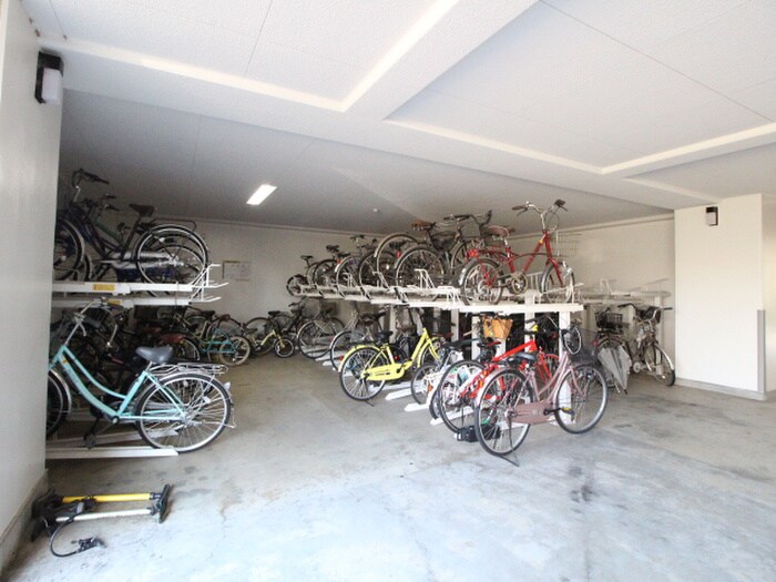 物件外観写真4　(駐輪場)