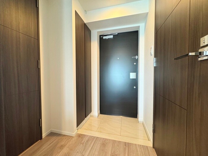 物件内観写真16　(玄関)