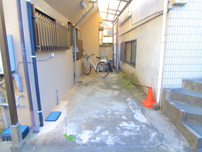 物件外観写真3　(駐輪場)