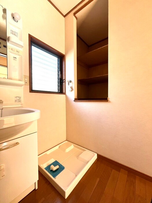 物件内観写真11　(洗濯機置場)