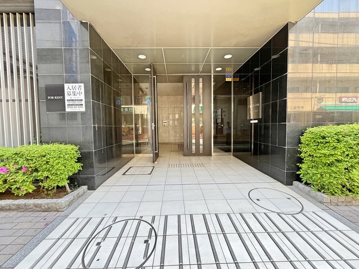 エスティメゾン大島のエントランス部分