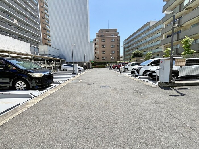 物件外観写真5　(駐車場)