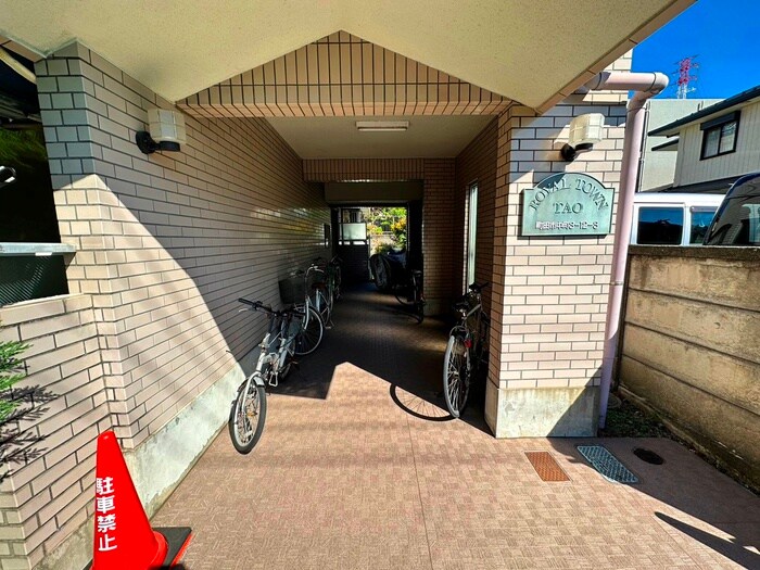 物件外観写真4　(エントランス部分)