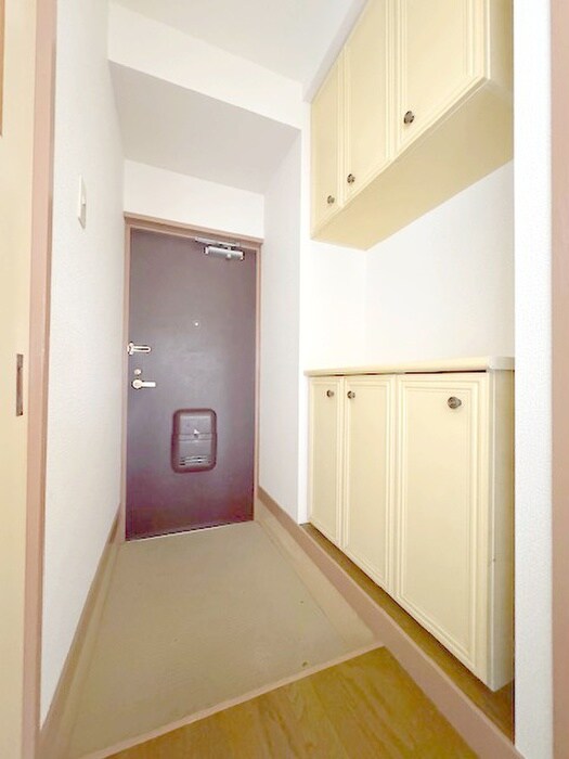 物件内観写真12　(玄関)